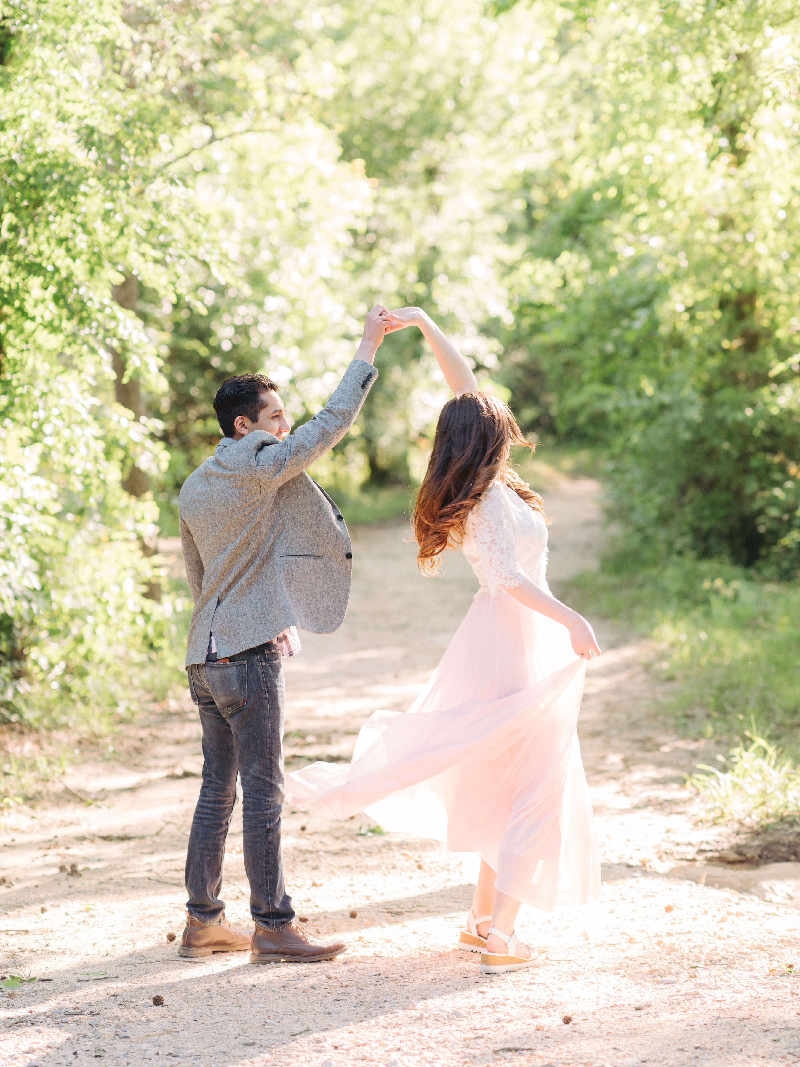 Save The Date Photo Ideas: Guide For Couples | Save the date pictures, Save  the date photos, Pre wedding photos